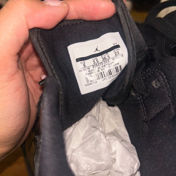 Women’s Air Jordan 1 Patent SE Triple Black - Size 6 - Picture 8 of 8